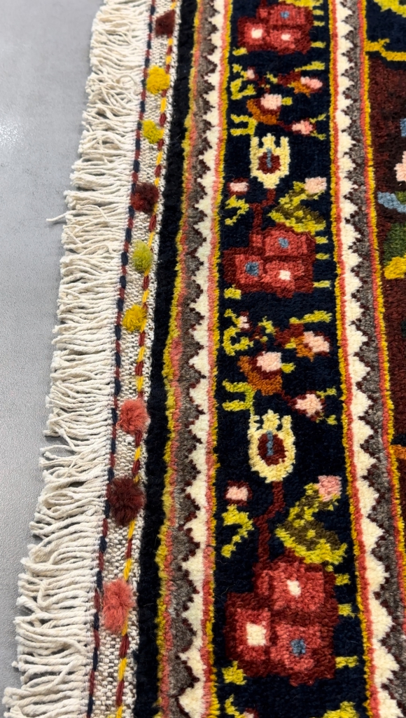 how to identify a persian rug